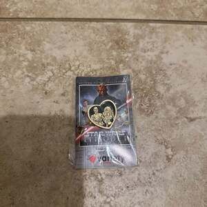 Star Wars Episode I The Phantom Menace 3D C-3PO R2-D2 Gold Heart Variety Pin